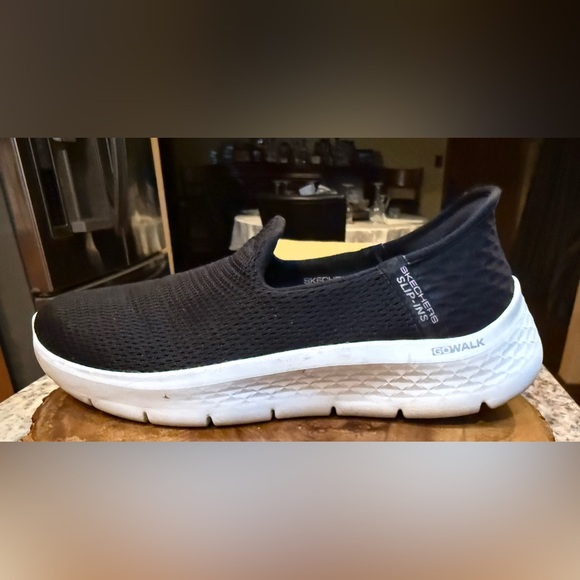 Skechers Go Walk Slip Ins Walking shoes. Size 8.5. Great cushioning GUC - Picture 1 of 11